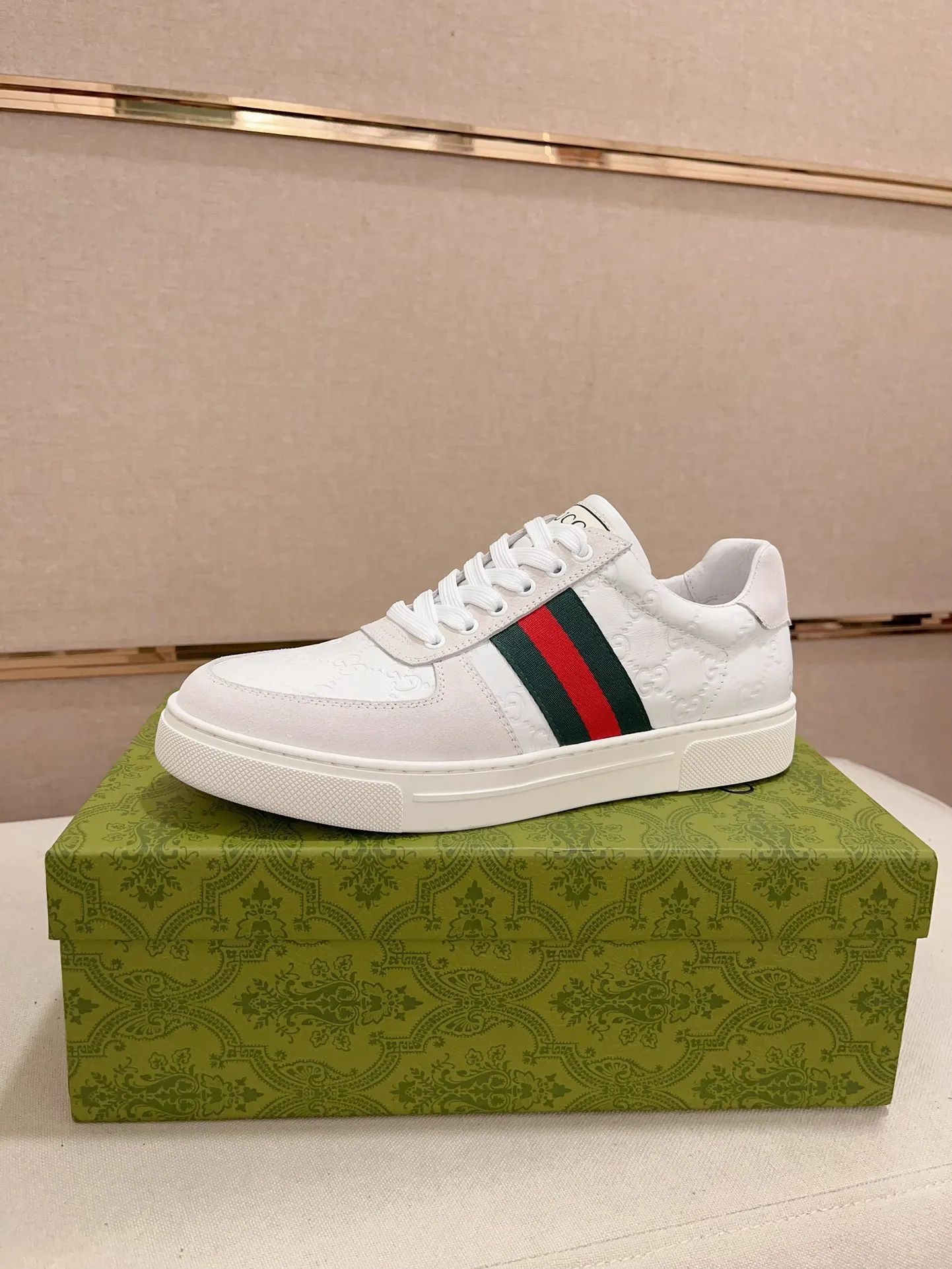 Men's clothing and shoes💰:440💰 (GUCCI) The latest model from the official website 🎁🎁Casual and fashionable men's shoes👟, hot style 💥The version is simple and elegant, exclusive for trendy men. Unique official website latest brand elements 👑Gucci original decoration, fashionable and generous, the fabric is original cowhide ✅sheepskin lining, the official website specifies wear-resistant casual outsole, the classic model is taken in kind at the counter🎬38-44 (45 is not returned or exchanged)